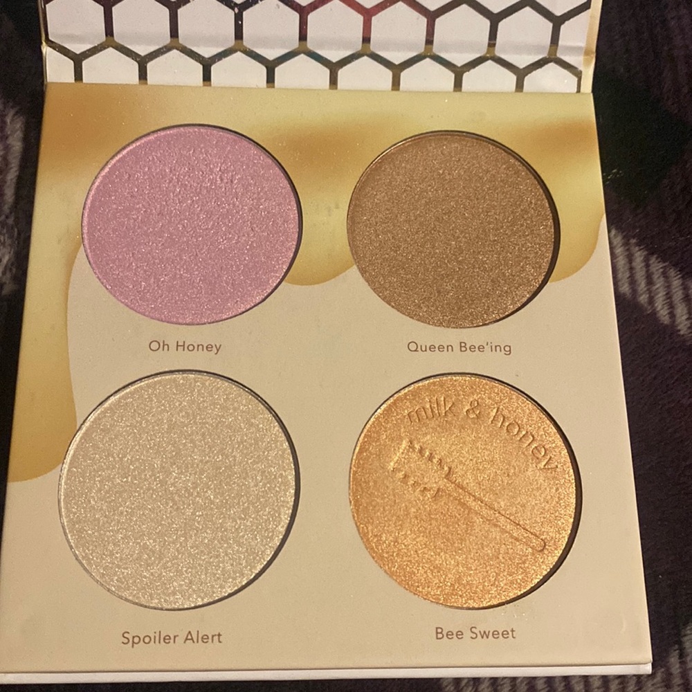 Beauty bakery highlighter palette